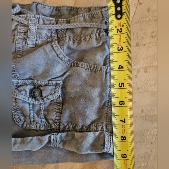 Vintage American Eagle Shorts in Washed Gray. Size 6 - Picture 6 of 10
